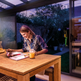 Twój letni ogród jako domowe biuro? Sprawdź zalety tego rozwiązania